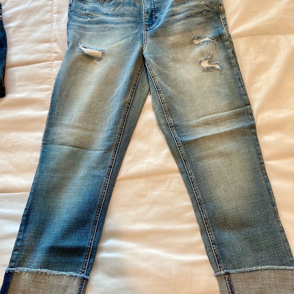 Seven cropped boyfriend jeans. Size 6. Never worn because they are too big.